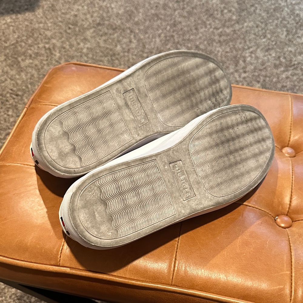 Tommy Hilfiger Men's Classic White Sneakers - Picture 7 of 13